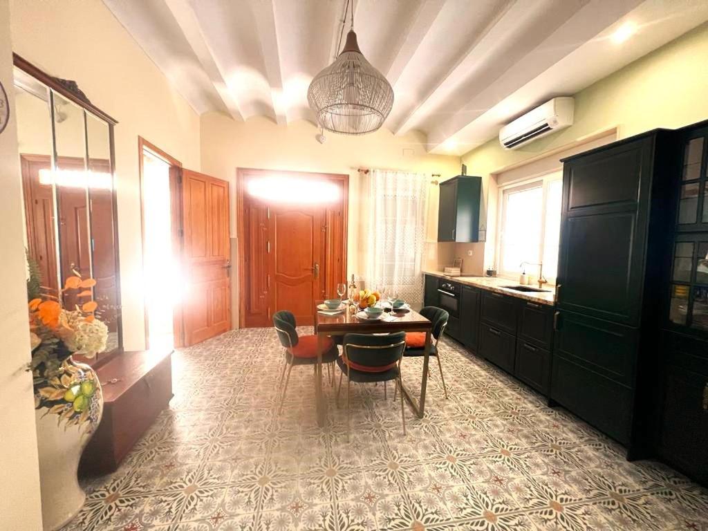 Esmeralda Apartment With Free Private Underground Parking バレンシア エクステリア 写真