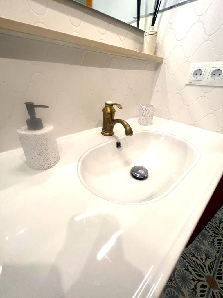 Esmeralda Apartment With Free Private Underground Parking バレンシア エクステリア 写真